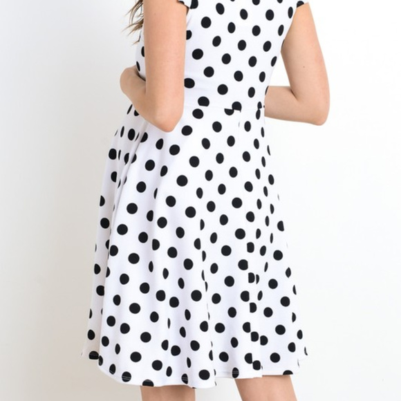 🌼PRICE FIRM🌼 Polka Dot V-Neck Maternity Dress - Picture 5 of 5